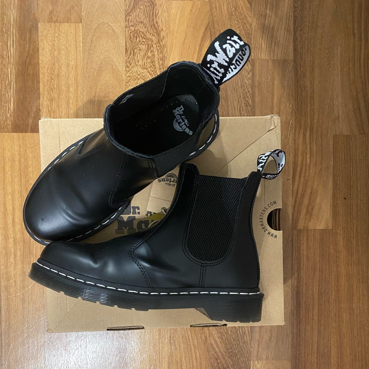 chelsea dr martens white