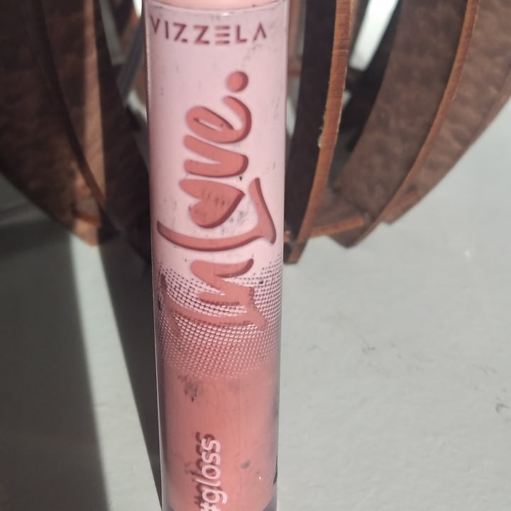 photo of Vizzela Cosméticos gloss vizzela 1  shared by @lucianamatheus on  30 May 2023 - review