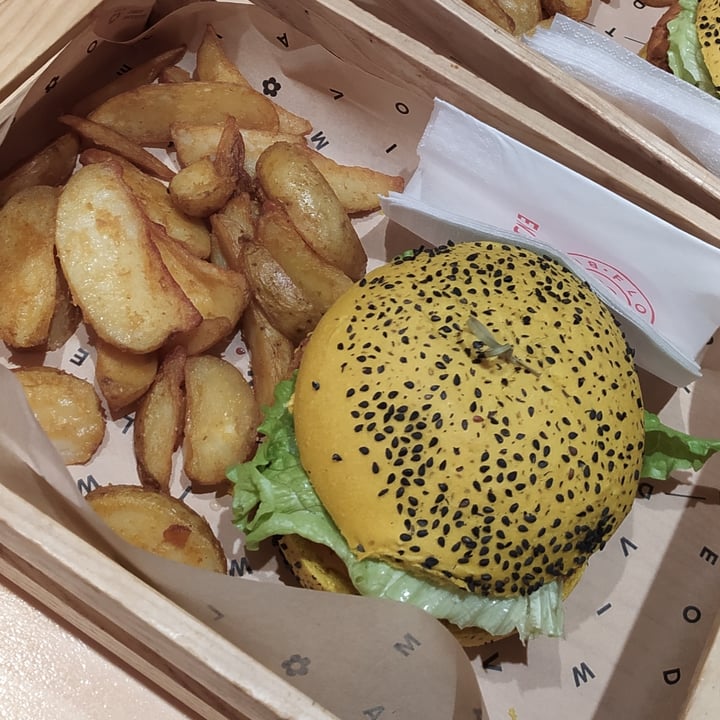 photo of Flower Burger Roma Spicy cecio shared by @bratkart0ffel on  06 Jan 2023 - review