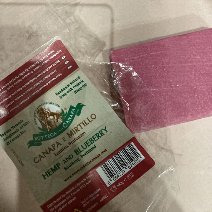 photo of Bottega della canapa sapone canapa e mirtillo shared by @ladarling on  02 Feb 2023 - review