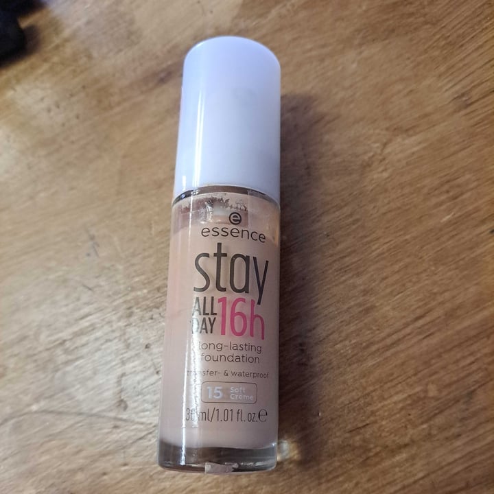 photo of Essence  stay all day 16h Long-lasting Foundation 15 Sotf Creme shared by @ilariapetri on  07 Mar 2023 - review