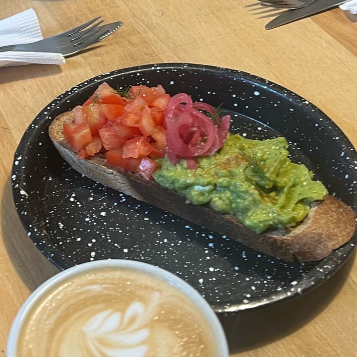 photo of Adorado Bar Caballito Avocado Toast Sin Huevo shared by @lplanisi on  22 May 2023 - review