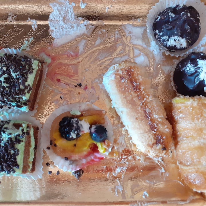 photo of Pasticceria San Marco Vassoio di pasticcini vegani shared by @arip30 on  07 May 2023 - review