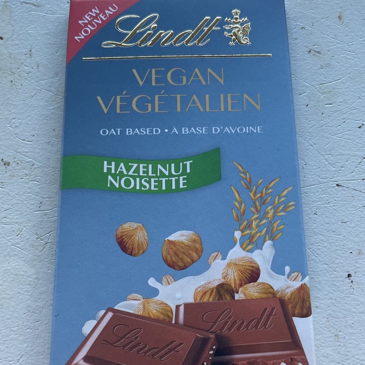 photo of Lindt Oatmilk Hazelnut Chocolate shared by @juliachavy on  20 Mar 2023 - review
