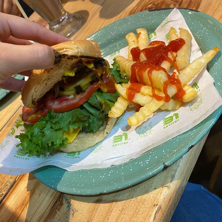 photo of 31 Gatitos Hamburguesa Vegana shared by @elenapera on  13 Jun 2023 - review