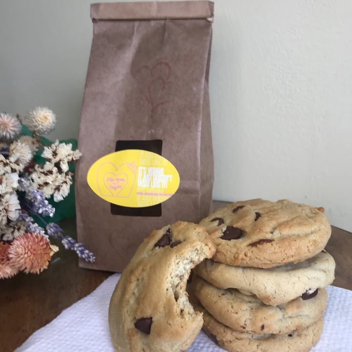 photo of like moms only vegan Chocolate Chip Cookies shared by @thethriftyplant on  11 Jun 2023 - review