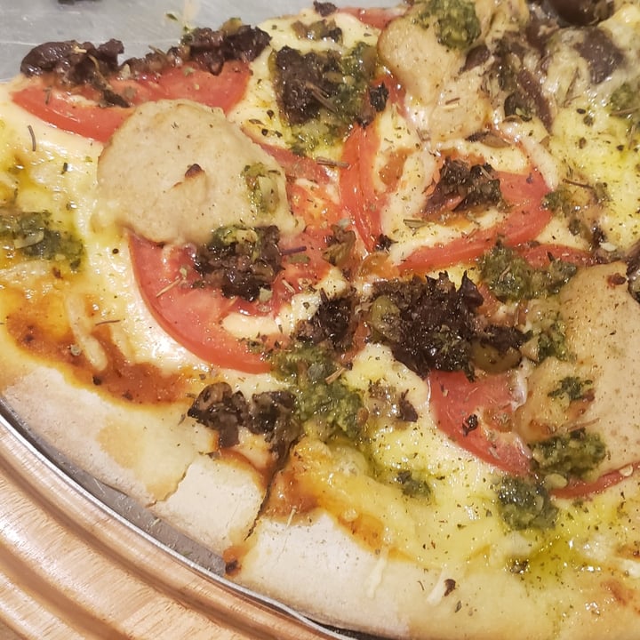 photo of Restaurante Alquimia Pizza caprese shared by @liliandrea on  22 Dec 2022 - review
