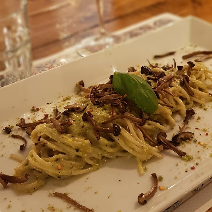photo of Status Quo Spaghetto Broccoli Romano, Polvere Di Capperi, Aglio Nero, Granella Di Pistacchi E Olio Al Peperoncino shared by @pieroniart on  06 Jul 2023 - review