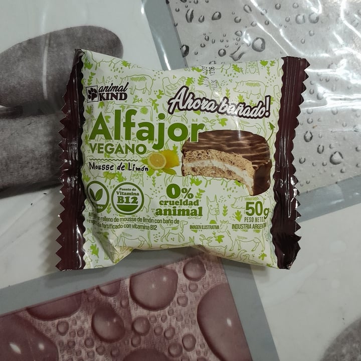 photo of Animal kind Alfajor mousse de limón bañado en chocolate shared by @candemagali on  03 Aug 2023 - review
