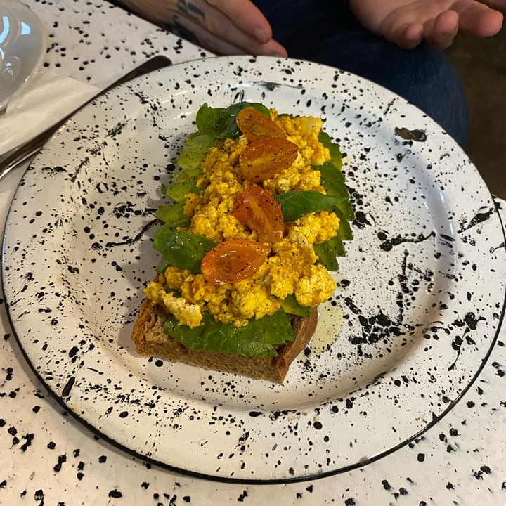 photo of Casa Munay Tostón de palta con tofu revuelto shared by @marynasalas on  04 Apr 2023 - review