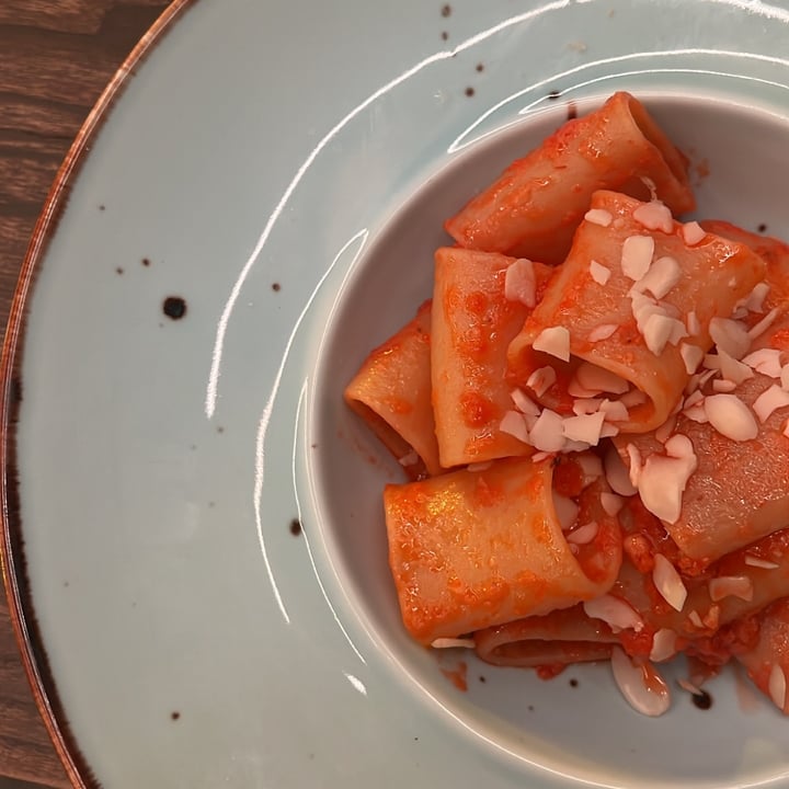 photo of Al Gastrò Paccheri con pesto di pomodori secchi, con mandorle, al profumo di limone shared by @isidor on  29 Jun 2023 - review