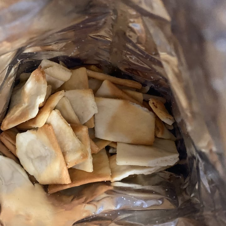 photo of Trader Joe's Pita Chips with Sea Salt shared by @erikah on  27 Jul 2023 - review