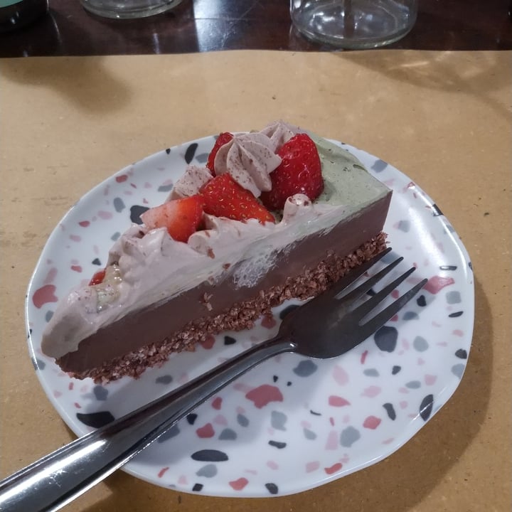 photo of Dulcamara Vegan Bakery & Bistrot Cheesecake Con Frolla Crudista Al Cocco E Cioccolato shared by @benedettatinti on  29 Apr 2023 - review