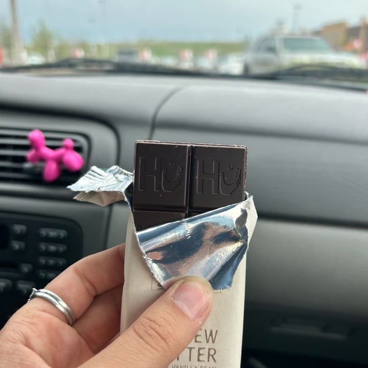 photo of Hu Kitchen Cashew Butter + Pure Vanilla Bean Dark Chocolate shared by @izzyyrey on  30 May 2023 - review