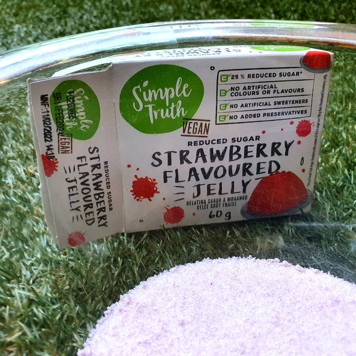 photo of Simple Truth Strawberry Flavoured Jelly shared by @humanequalshypocrite on  15 Jan 2023 - review