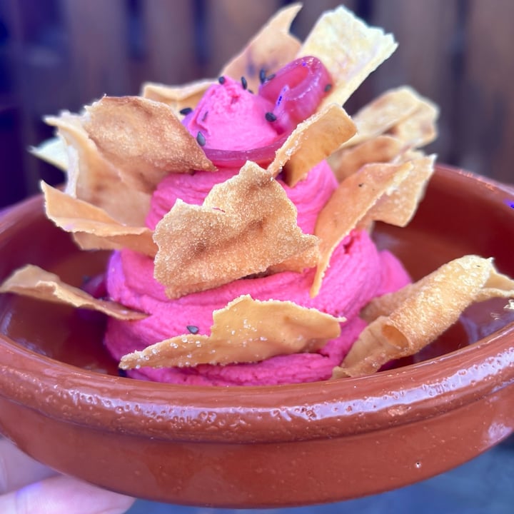 photo of Mix Bistrò hummus di rape rosse con pane carasau. shared by @lucilla21 on  03 Aug 2023 - review