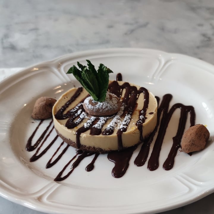 photo of Willow Vegan Bistro Cheesecake shared by @mariop13 on  16 May 2023 - review