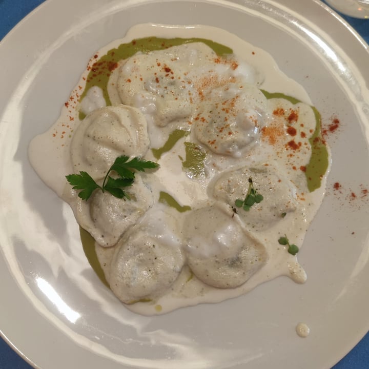 photo of Ristorante La Casina di Alice Ravioli ripieni di nicotta con crema di piselli stracciatella e anacardi shared by @itslara on  25 Jul 2023 - review