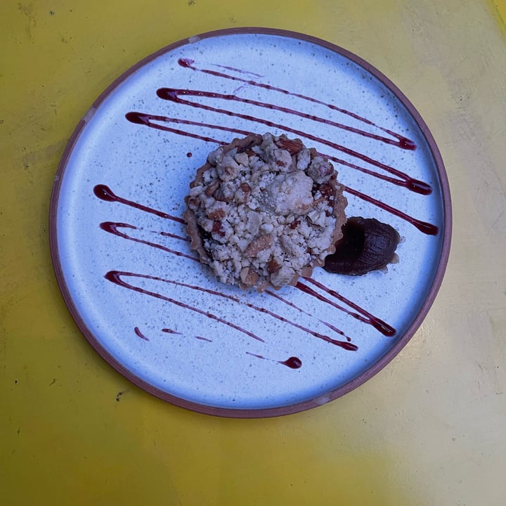 photo of Eggs & Greens Café crumble de manzana shared by @inespressable on  24 Jul 2023 - review