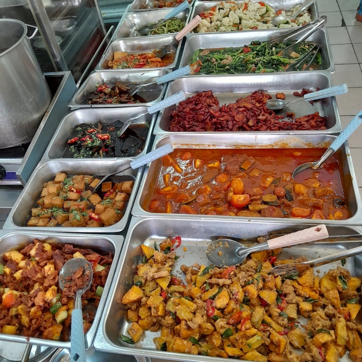 photo of 新生素食品馆 San Sann Vegetarian (Kuchai Lama) Mixed Rice Vegetarian shared by @lvchang84 on  05 Apr 2023 - review