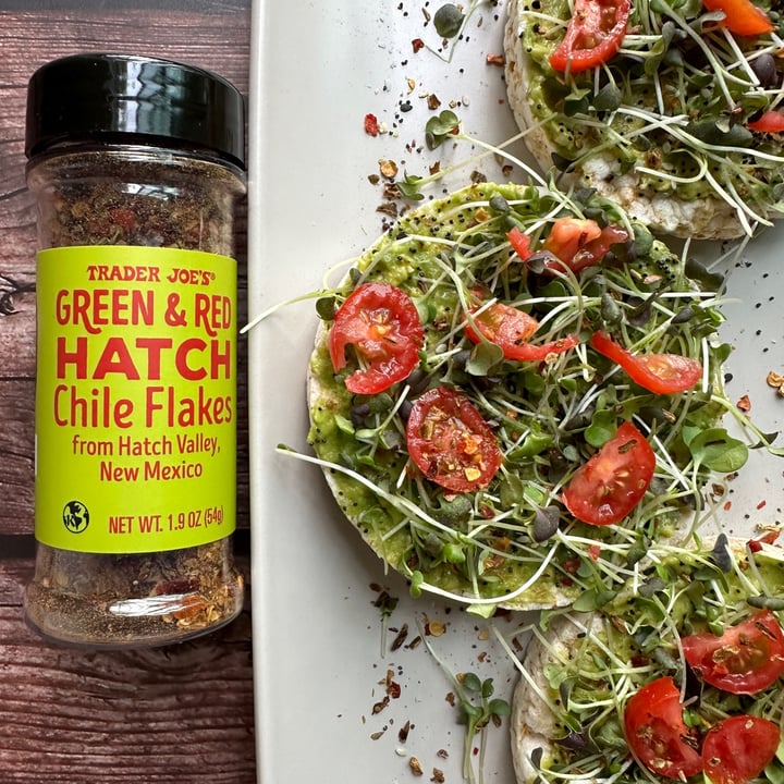 photo of Trader Joe's Green & Red Hatch Chile Flakes shared by @berryveganplanet on  27 May 2023 - review