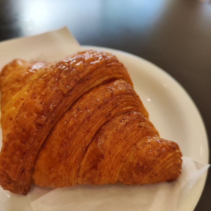 photo of Pasticceria Ghera Lucca Cornetto vuoto shared by @murderdollie on  11 Aug 2023 - review