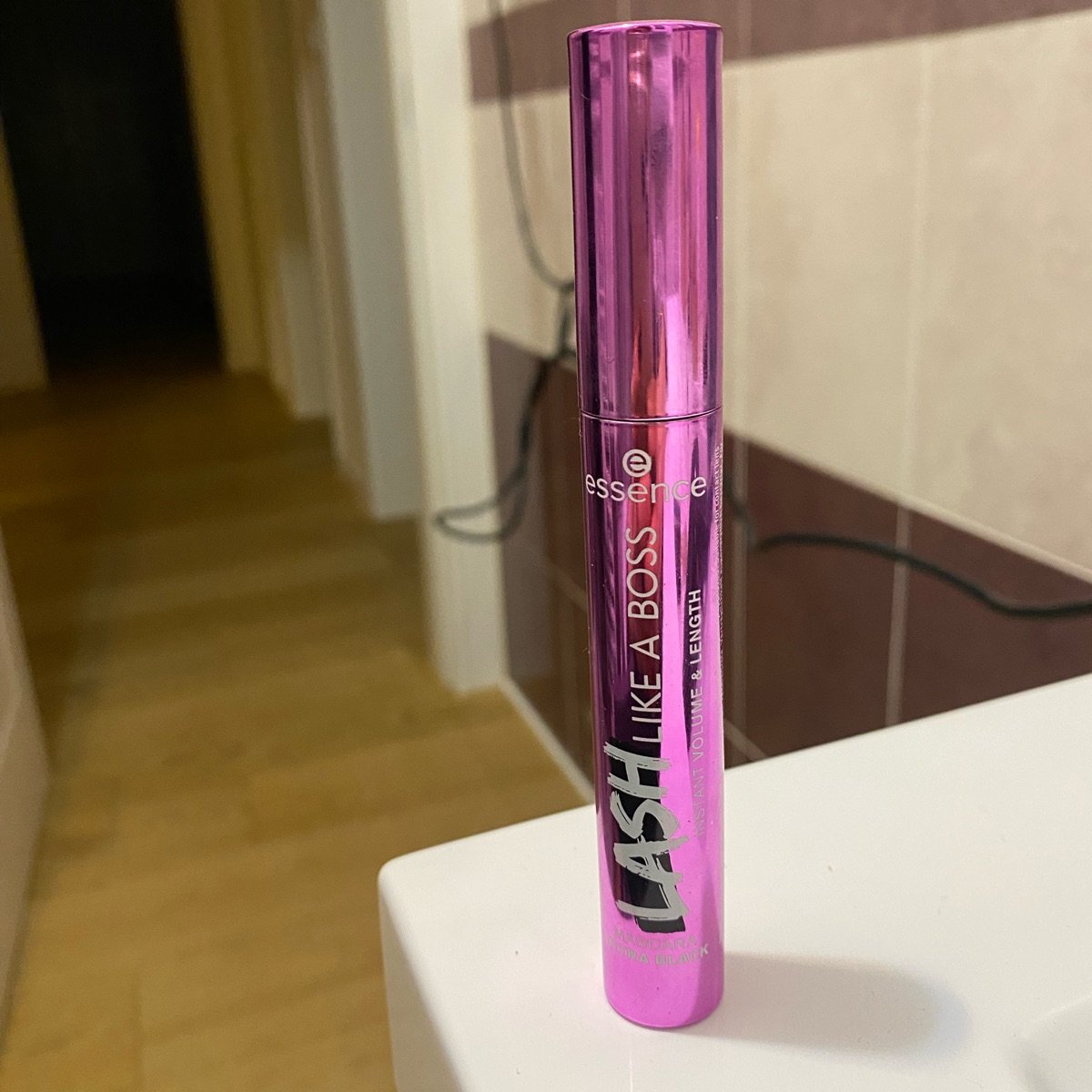 Essence lash like a boss ultra black Review | abillion