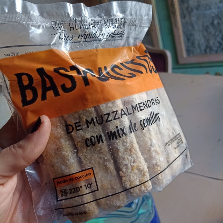 photo of The Healthy Kitchen Bastoncitos de mozzalmendra shared by @mar-antiespecista on  06 May 2023 - review
