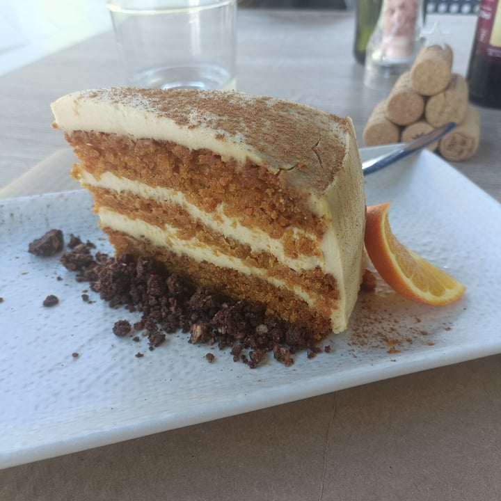 photo of BuenaVida 100% Vegan Carrot Cake shared by @aribes on  26 Dec 2022 - review