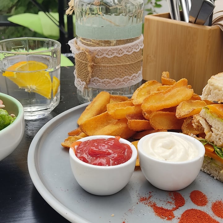 photo of Katzentempel Erlangen Save The Ocean Sandwich shared by @hypatia on  23 Jul 2023 - review