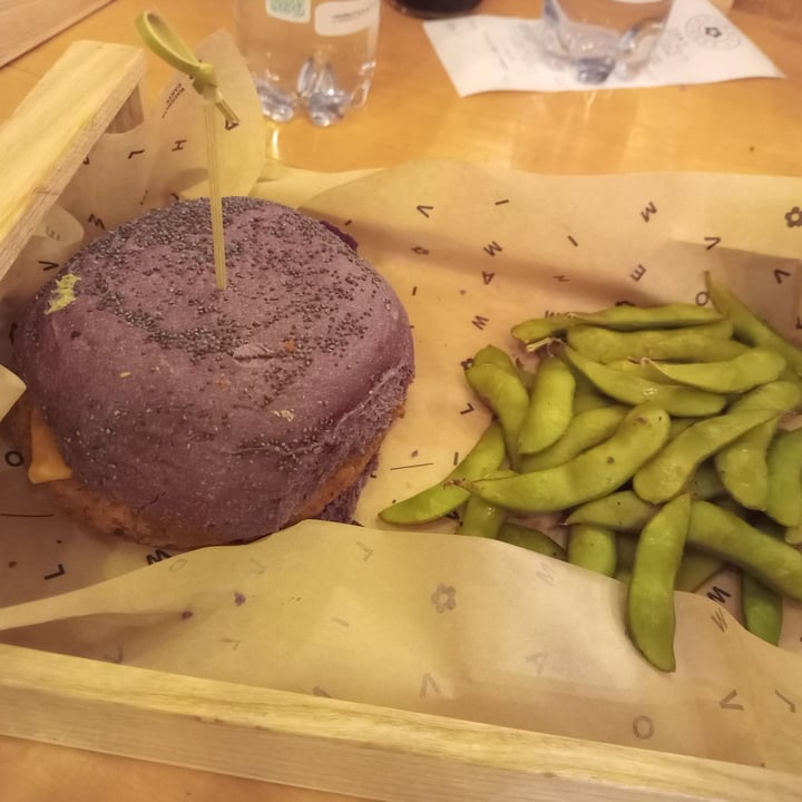 photo of Flower Burger Purple Cheesy shared by @silvia89 on  24 Mar 2023 - review