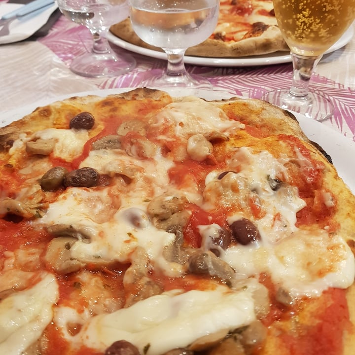 photo of Peperetta Dispetusa pizza mozzarella di riso, olive taggiasche e funghi shared by @88sha on  22 Apr 2023 - review