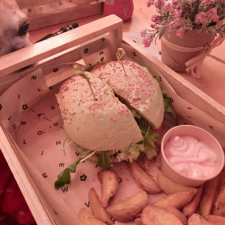 photo of Flower Burger Elf Burger LIMITED EDITION shared by @tania- on  26 Dec 2022 - review