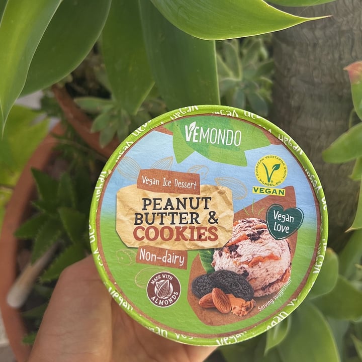 photo of Vemondo Vegan ice dessert peanut butter & cookies shared by @pbsofia on  10 Jul 2023 - review