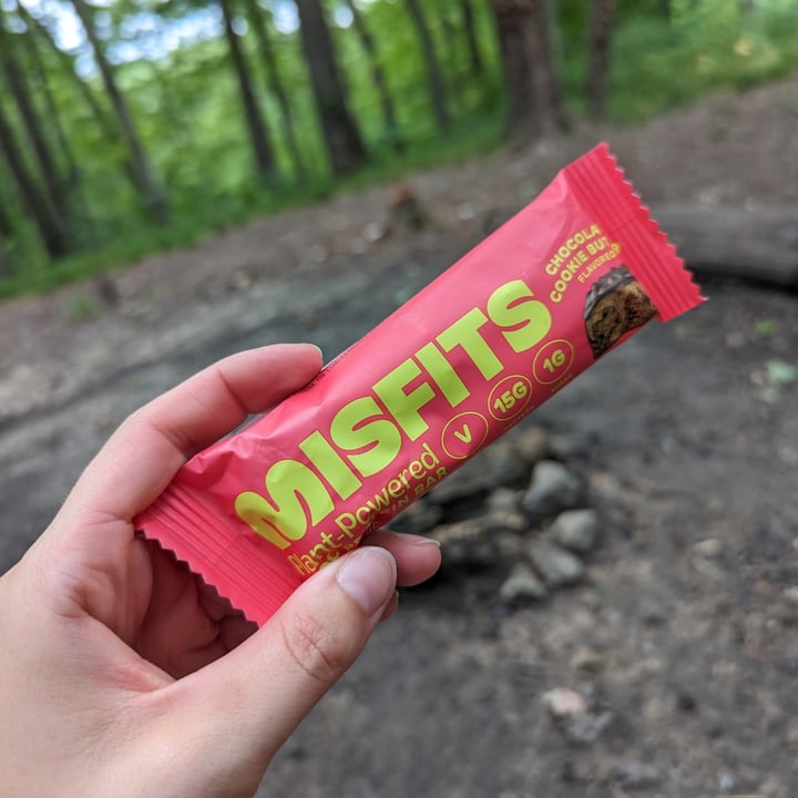 photo of Misfits Chocolate Cookie Butter Protein Bar shared by @mollygoesveg on  18 Jul 2023 - review