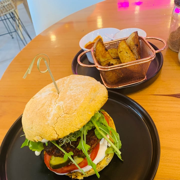 photo of Blue Kiwi Vegan burger and potato wedges shared by @drdodd on  26 Feb 2023 - review