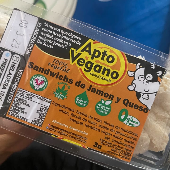 photo of Apto Vegano Consciente Sandwich de Jamón y Queso shared by @bbelen on  11 Mar 2023 - review