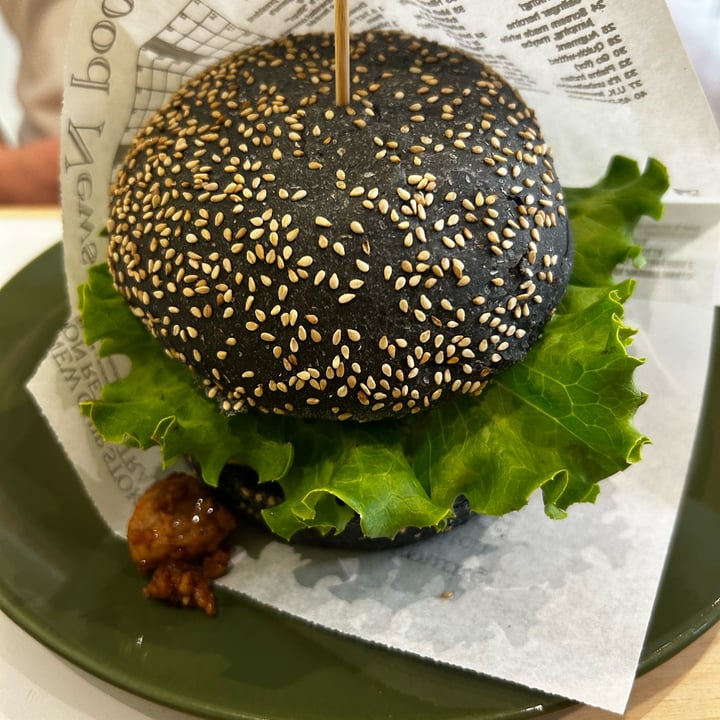 photo of Universo Vegano Smoked Burger shared by @nathlena19 on  18 Jun 2023 - review