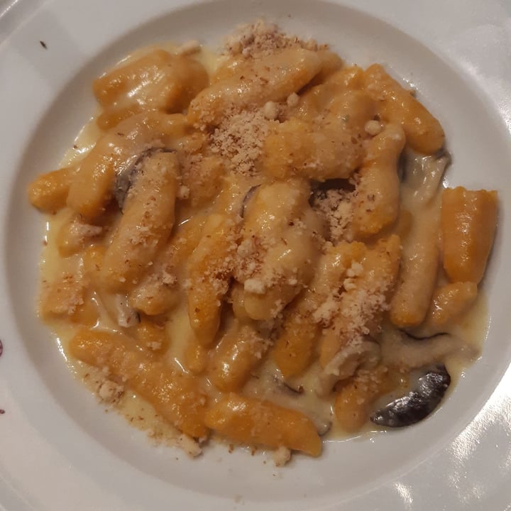 photo of La Colubrina Gnocchi Di Zucca Con Crema Al Cocco E Funghi Shitake shared by @emmapecci on  01 May 2023 - review