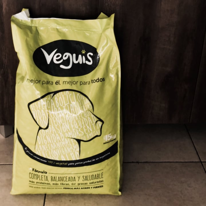 photo of Veguis Alimento balanceado para perros shared by @shelterforfoxes on  27 Jun 2023 - review