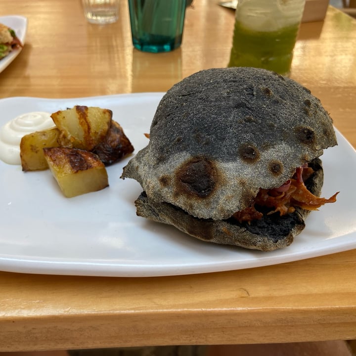 photo of Blu Bar Pulled pork goes happy shared by @spectacularfish23 on  14 Jun 2023 - review
