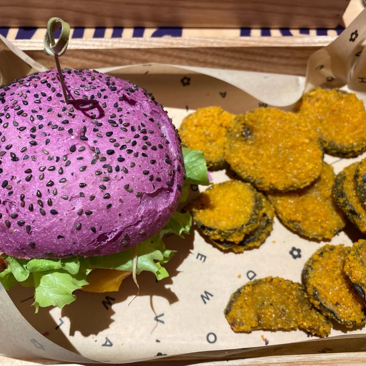 photo of Flower Burger Cherry Bomb shared by @nonsonounadiga on  29 Jan 2023 - review