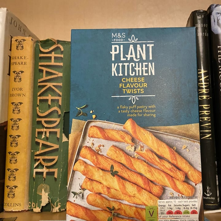 photo of Plant Kitchen (M&S) Cheese flavour twists shared by @fxk on  20 Apr 2023 - review