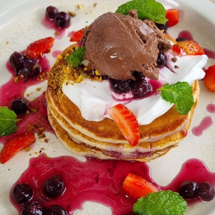 photo of Manggis in Canggu Blueberry Lemon-Cream Pancakes shared by @piaconradsen on  04 Jan 2023 - review