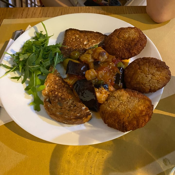 photo of Il Vegano - Firenze Crocchette Di Riso Integrale, Tofu E Verdure Con Caponata shared by @eliamariotti on  23 Jul 2023 - review