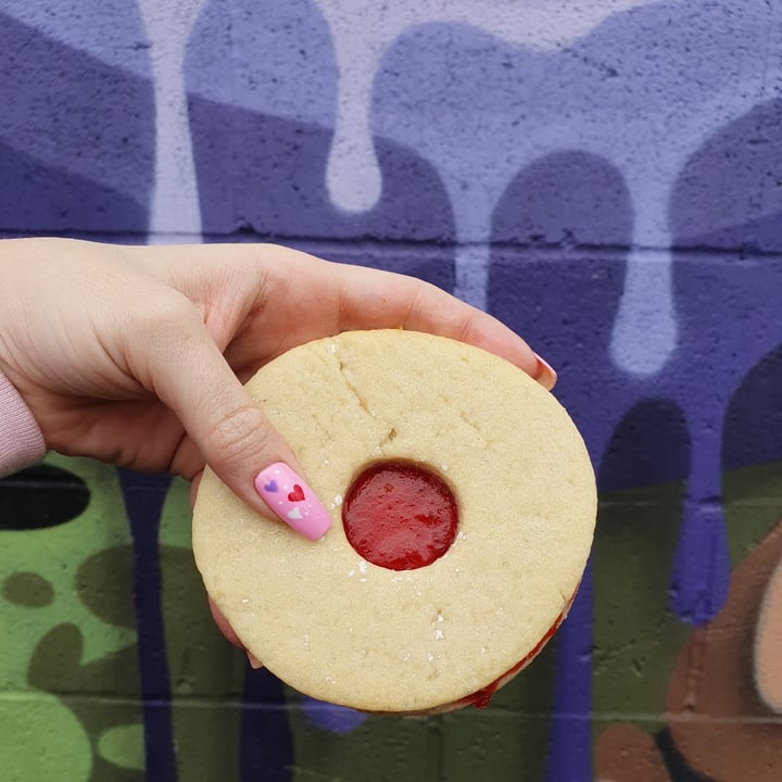 photo of Ben & Esther’s Vegan Delicatessen Strawberry Jam Cookie shared by @anistavrou on  22 Feb 2023 - review