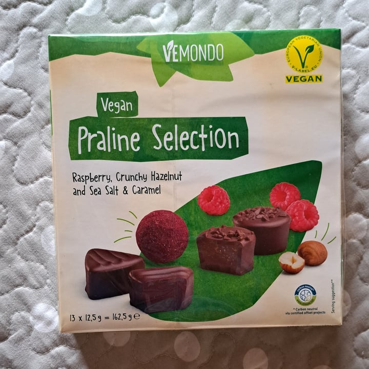 photo of Vemondo Vegan praline selection shared by @penoucos on  29 Jun 2023 - review