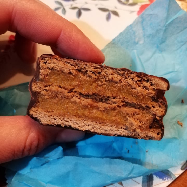 photo of Maynu sabores Alfajor Blue shared by @carenfg on  18 Jun 2023 - review