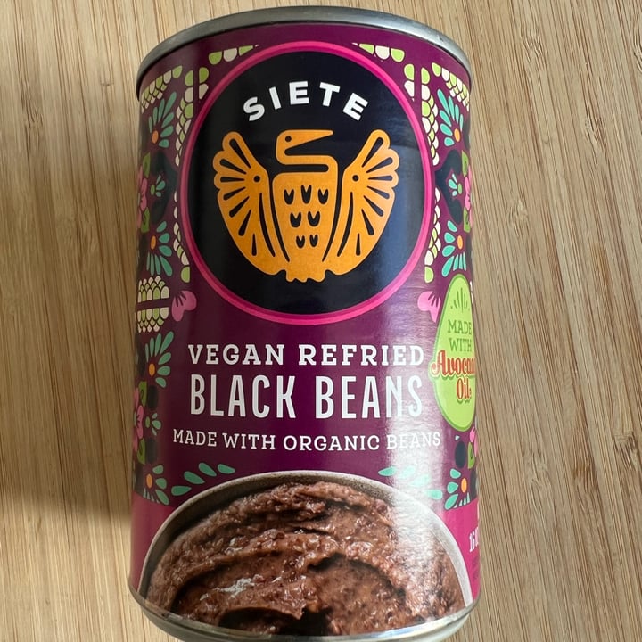 photo of Siete Family Foods Vegan Refried Black Beans shared by @wmoon on  14 May 2023 - review