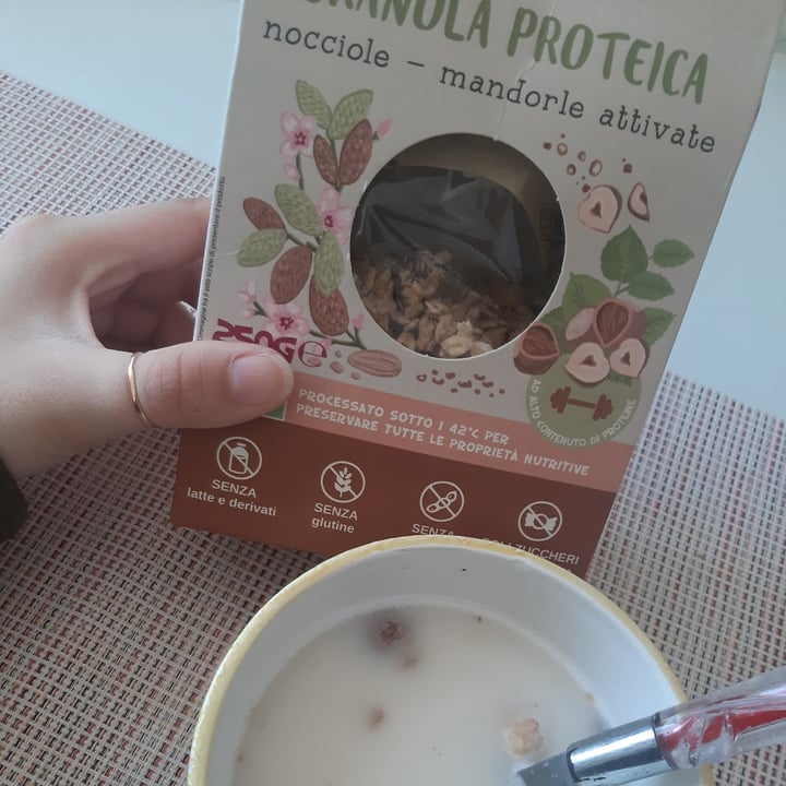 photo of Perfect Bio Granola proteica - nocciole e mandorle attivate shared by @chazuru on  07 Apr 2023 - review